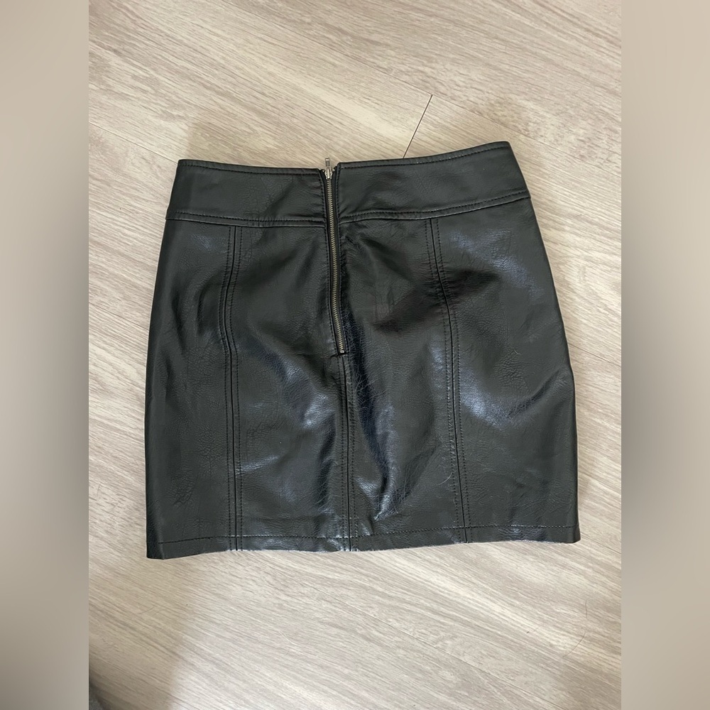 Free people faux leather black mini skirt - Picture 4 of 6